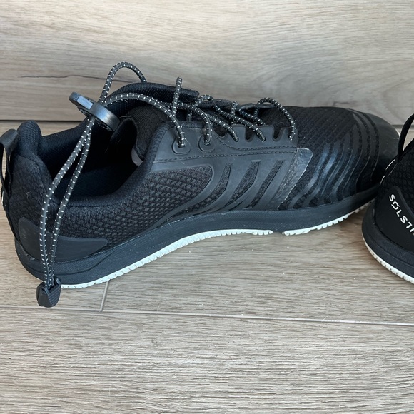 Altra Solstice running shoes. - Picture 2 of 6